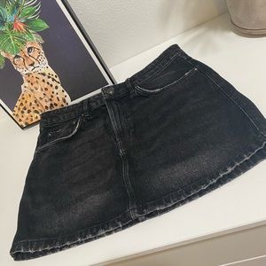 ✨Distressed denim black mini skirt